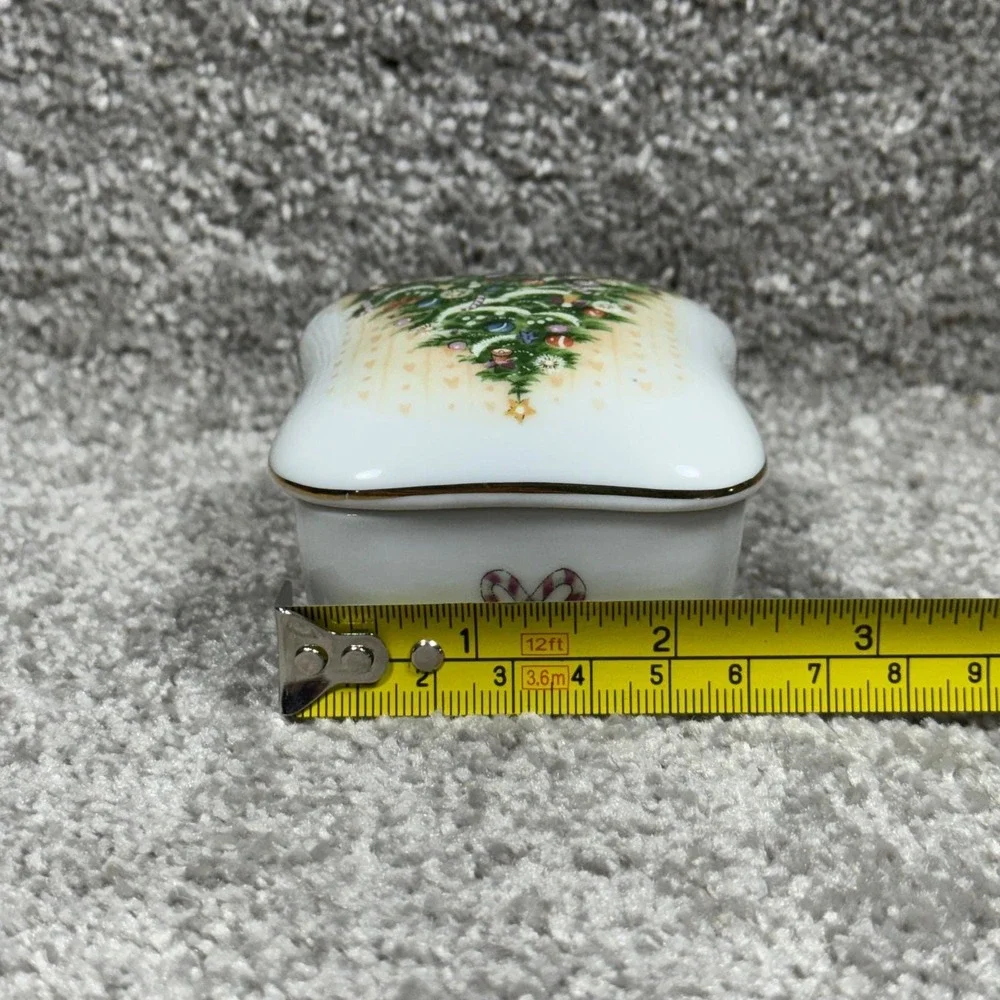 Royal Yarmouth O Christmas Tree Porcelain Music Box 1986 Limited Edition Vintage